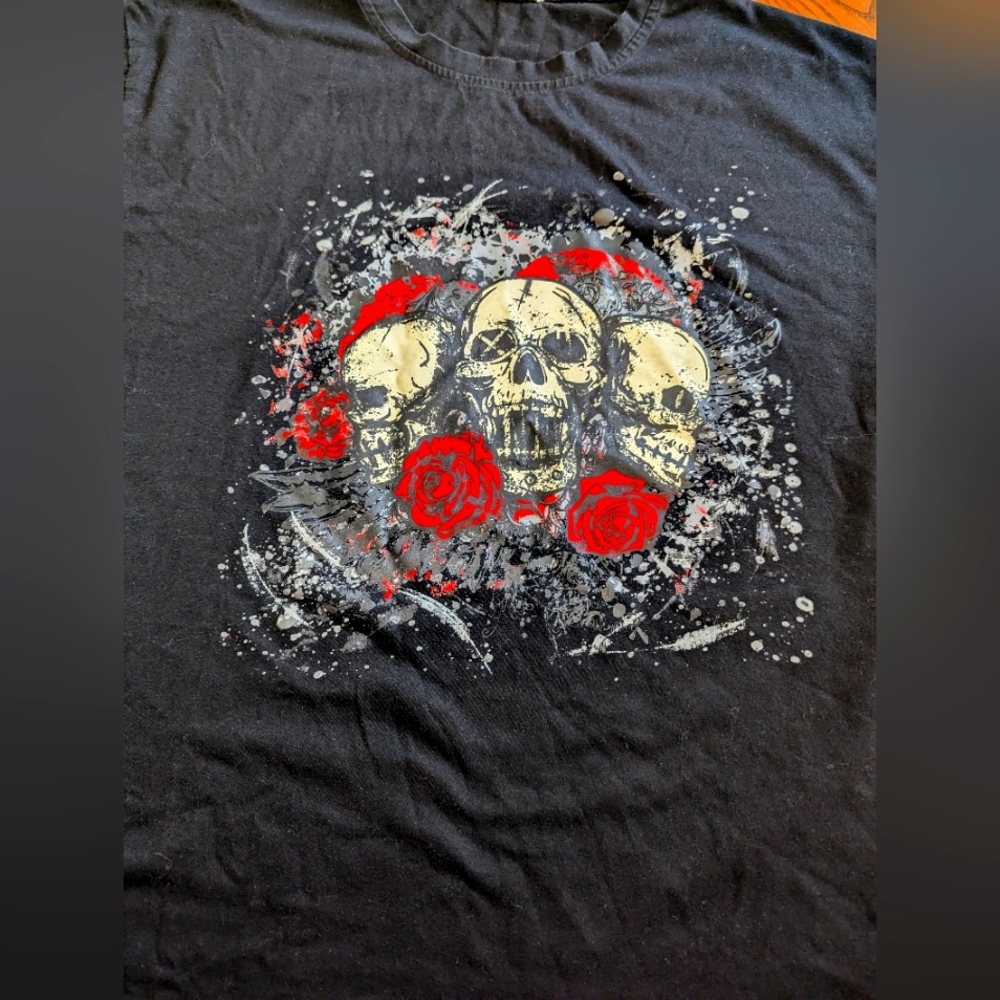 Grunge Gothic Black Graphic Skull And roses T-Shirt.